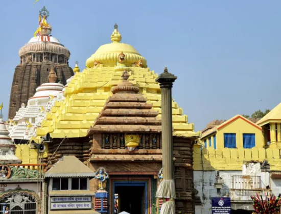 Rahman Khan forcibly entered  Jagannath Puri temple & climbed atop the temple dome [ Odisha, India ]